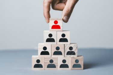 男性社会のマネをするな